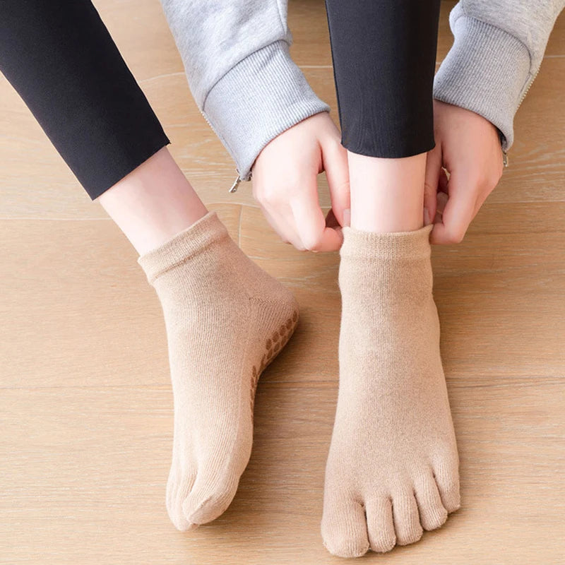 Five-Toe Non-Slip Pilates Socks for Women – Silicone Grip product image